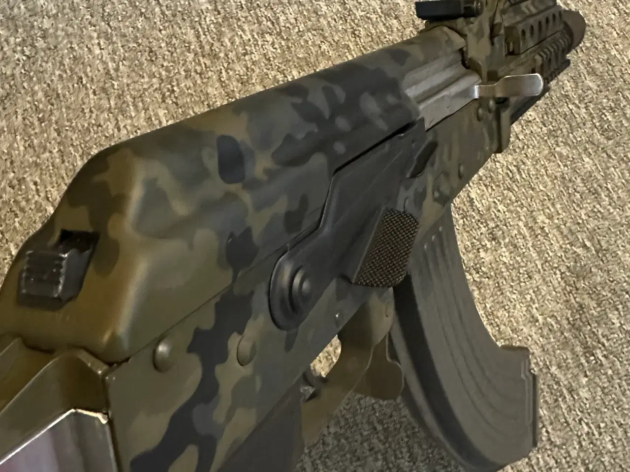 Billede 3 - WBP Mini-Jack TAC (AK 47) Flecktarn Nacht