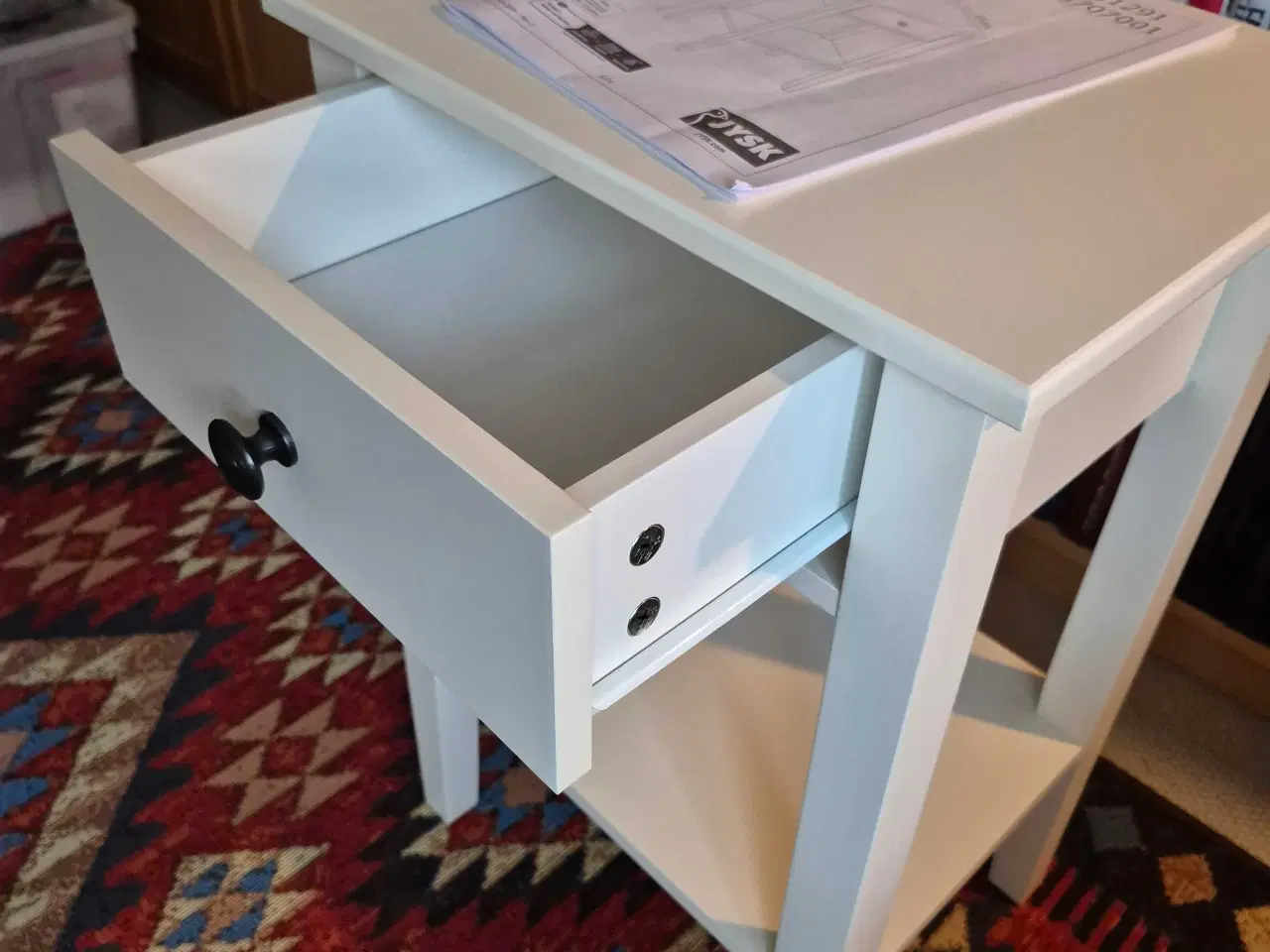 Billede 3 - Helt nyt hvidt sengebord