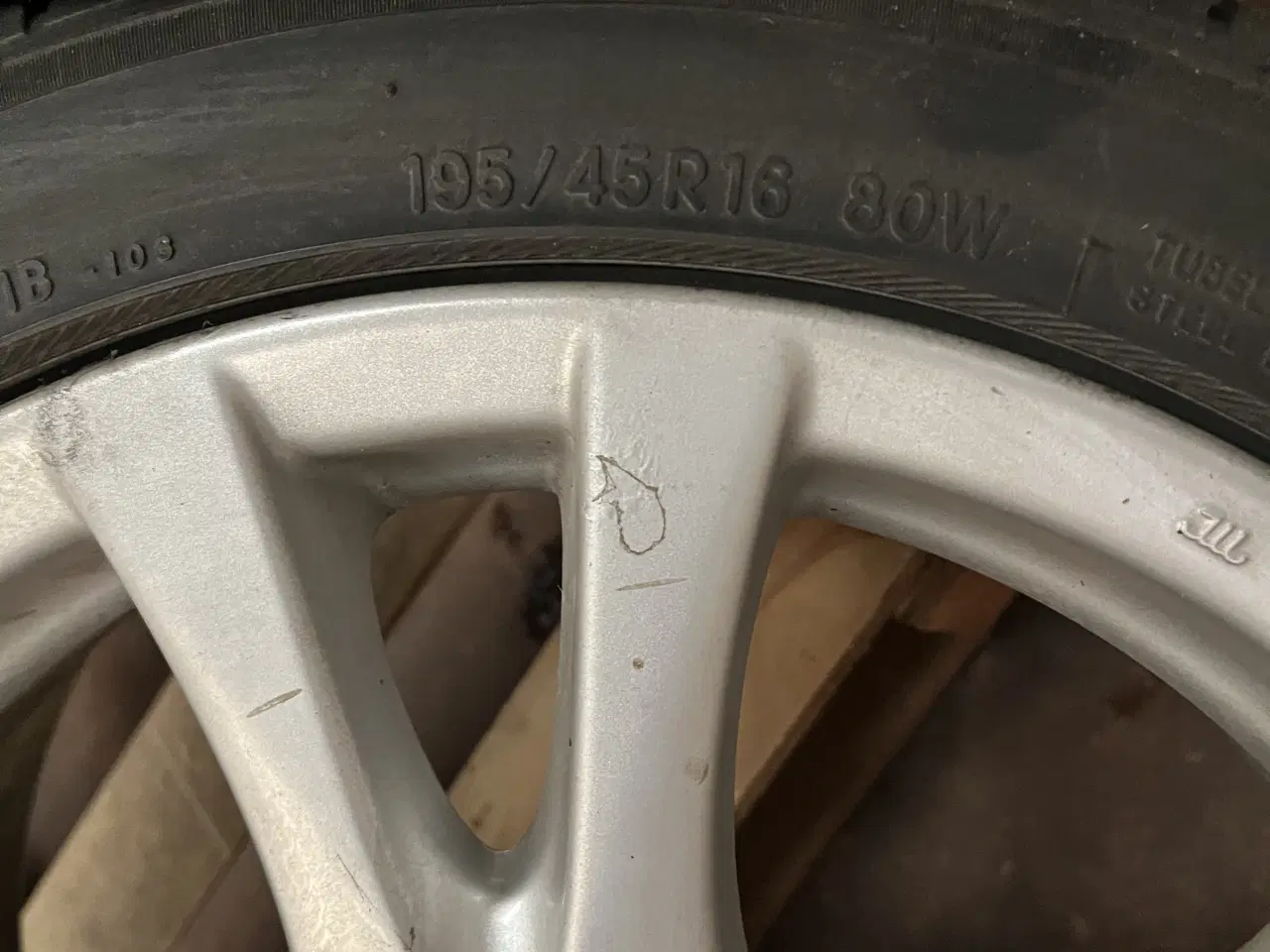 Billede 2 - Mazda 2  Alufælge