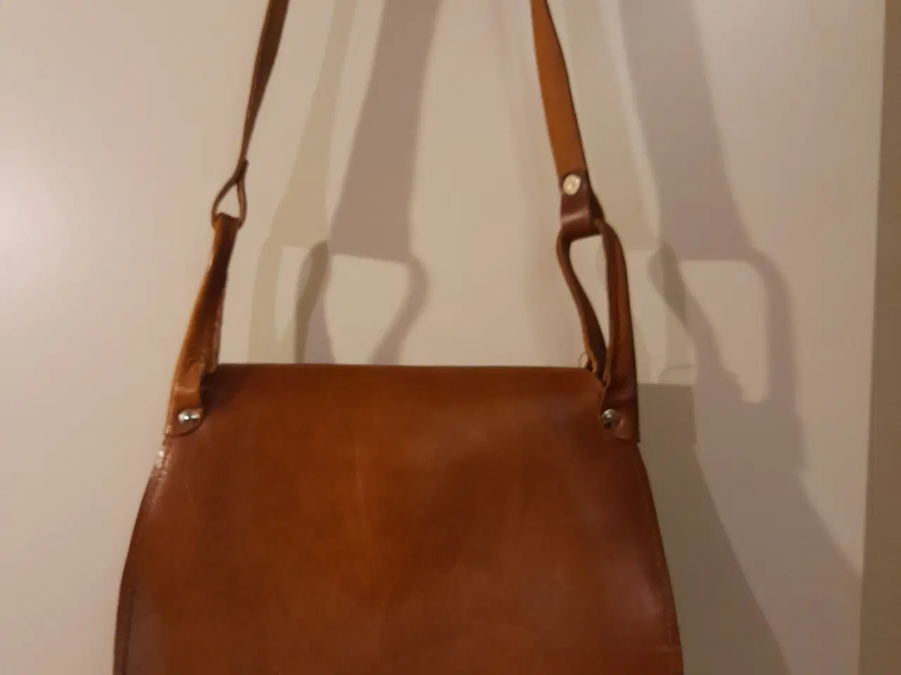 Billede 4 - Skuldertaske i kernelæder. 