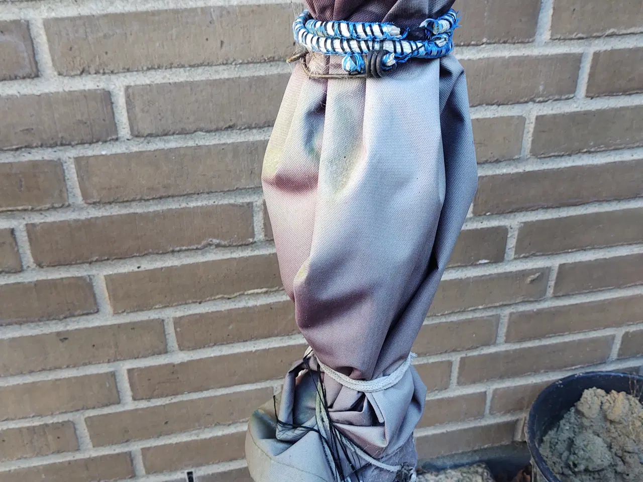 Billede 4 - Noget stor parasol.