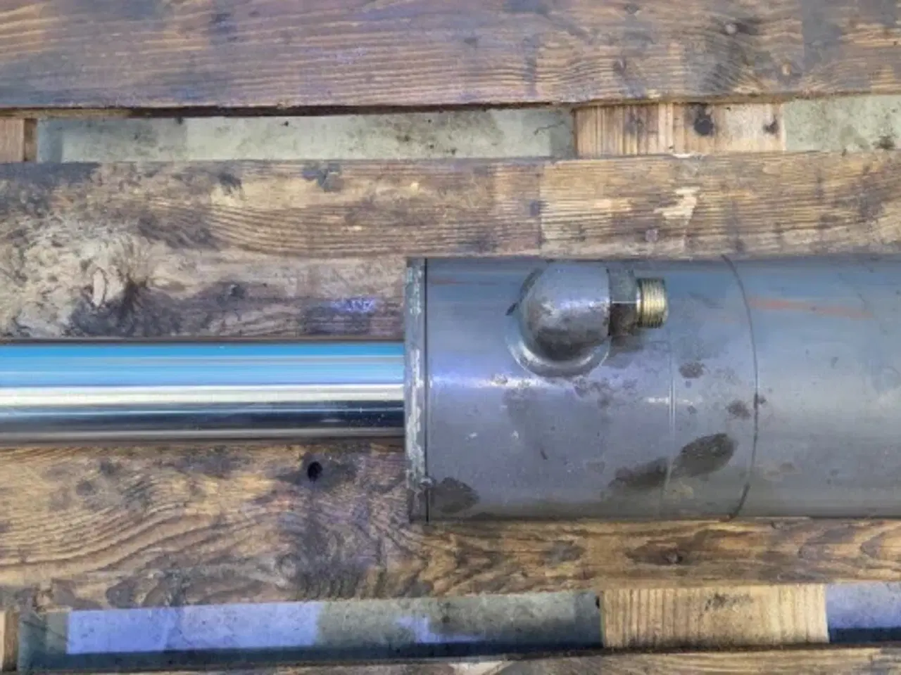 Billede 3 - New Holland LB115B Cylinder 85800830