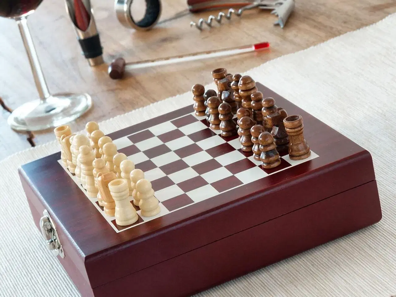 Billede 2 - Vin- og skaksæt - 37 dele