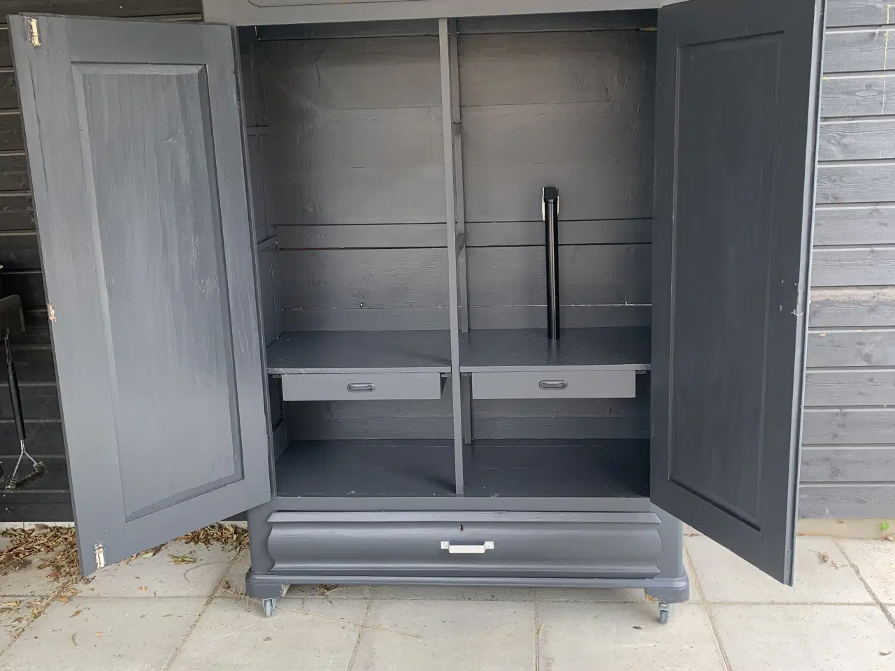 Billede 3 - Fint hjemmelavet staldskab