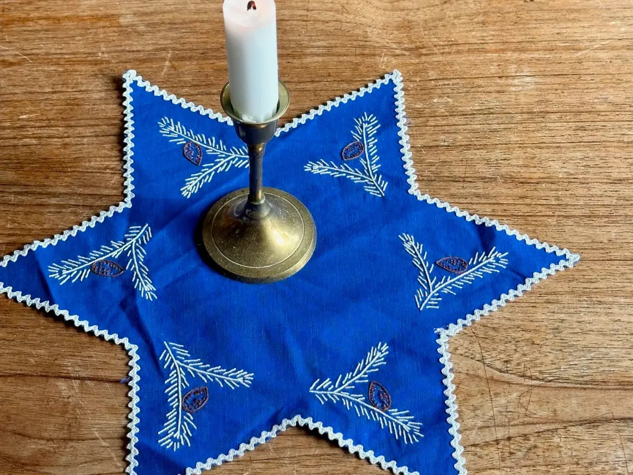 Billede 1 - Lysedug, blå m kogler, Ø32 cm