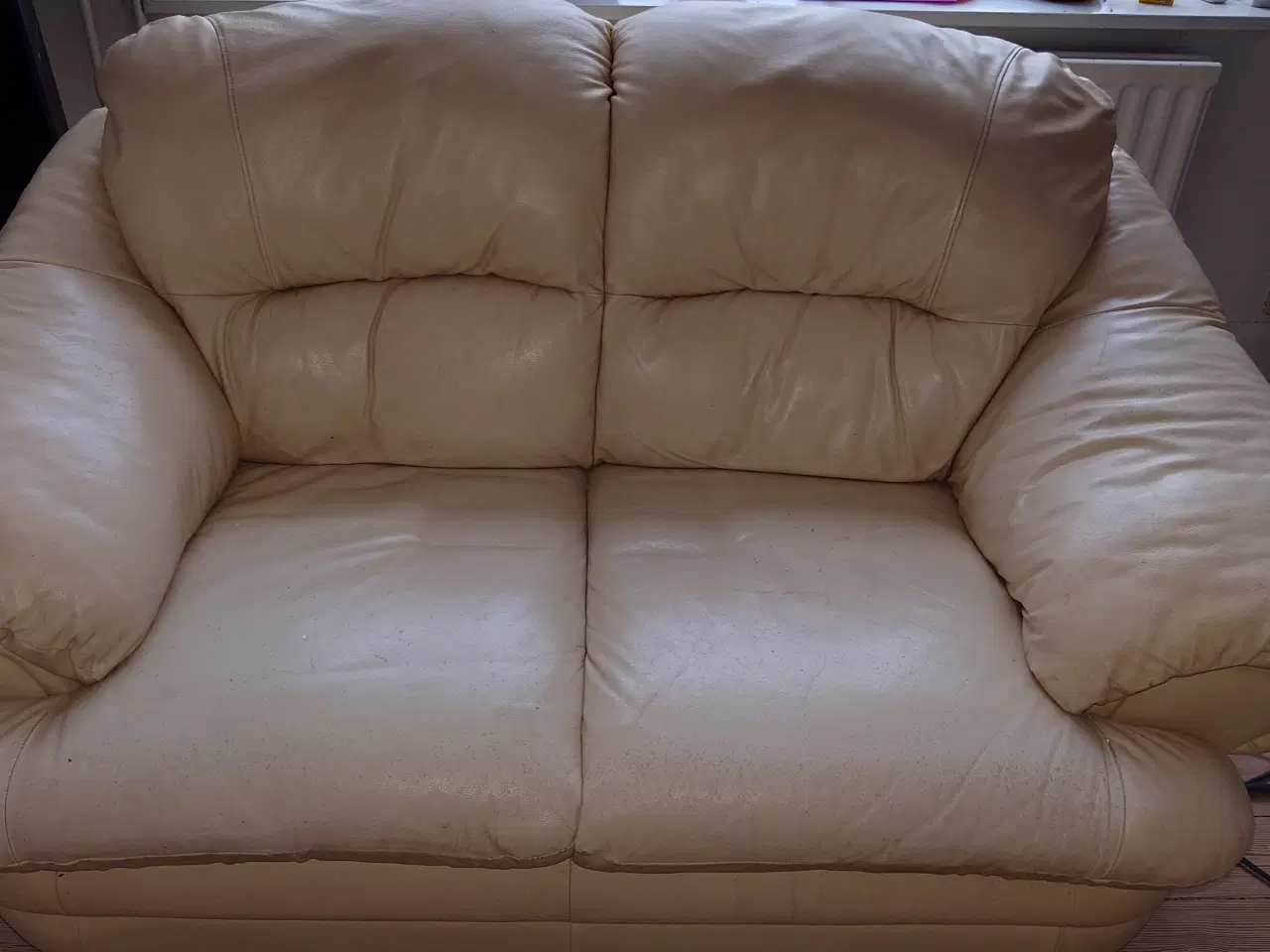 Billede 3 - Sofa i lys læder 2 + 3 gratis