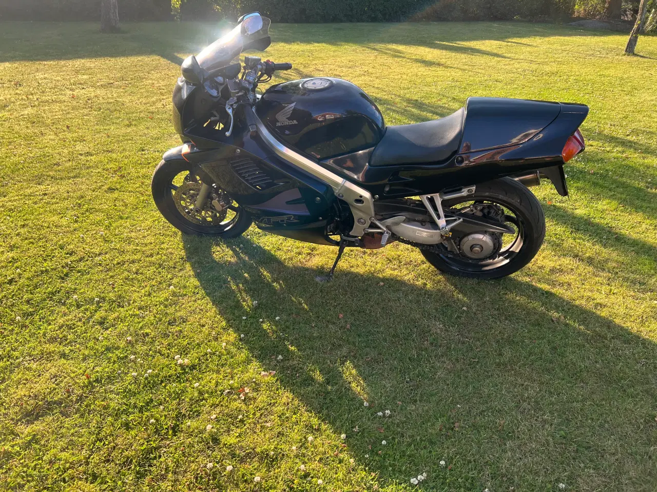 Billede 3 - HOnda Vfr 750 F