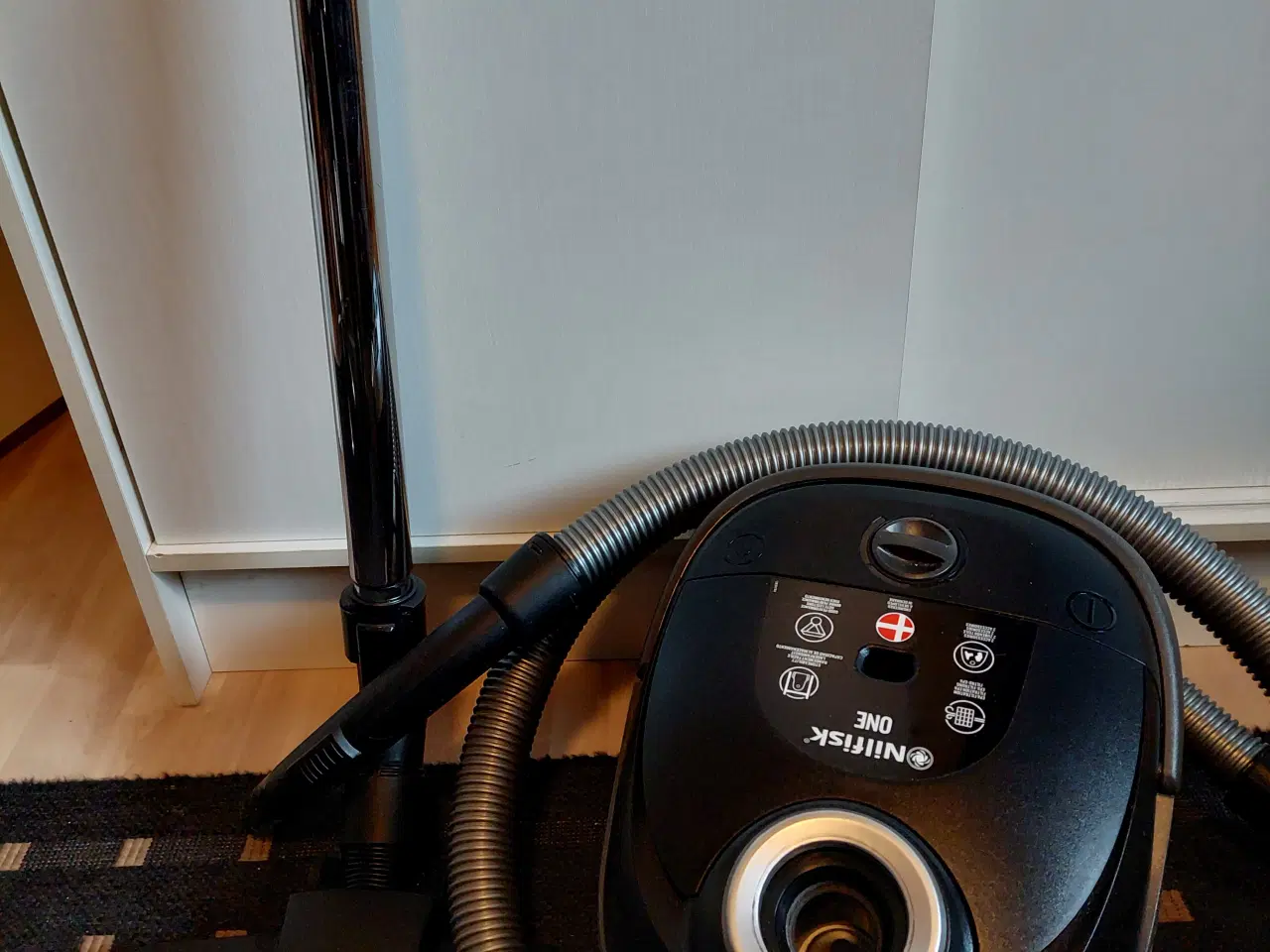 Billede 1 - Pæn Nyere Støvsuger Nilfisk ONE 