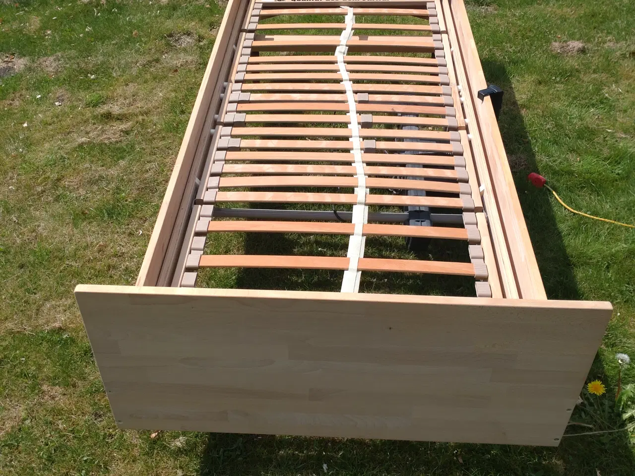 Billede 5 - Elevationsseng med træramme og madras