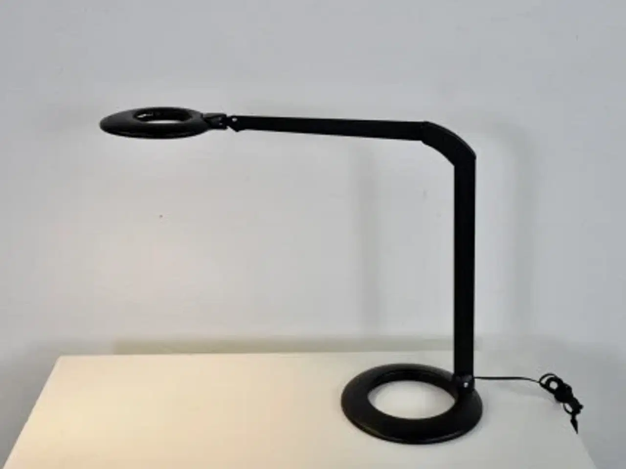 Billede 1 - Luxo ovelo sort bordlampe med fod