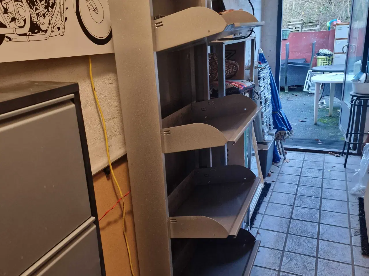 Billede 3 - Skoskab med 5, klapper