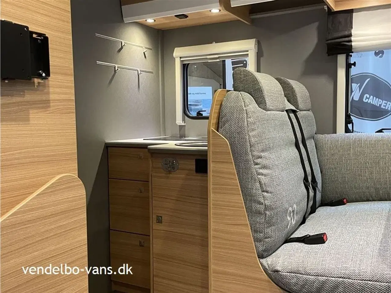 Billede 20 - 2023 - Dethleffs Just T 7052 DBM - 90 Year   Fritstående dobbeltseng med ekstra  stor garage neden under