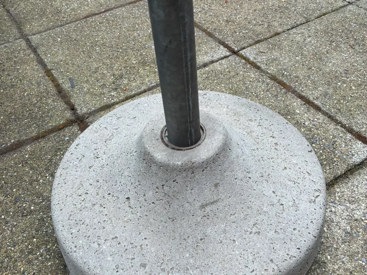 Billede 2 - Parasolfod i beton