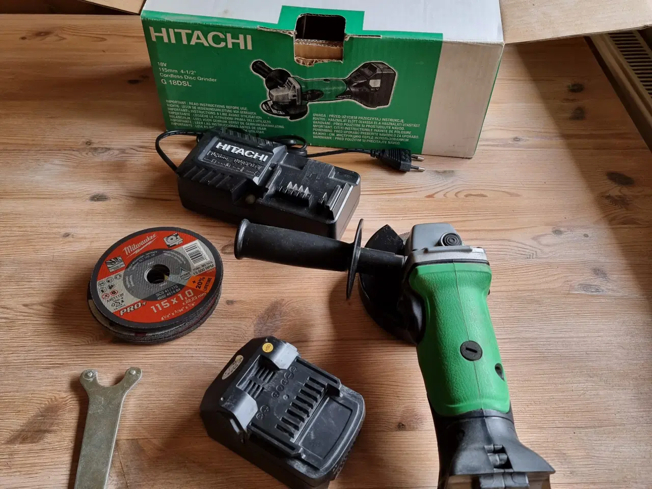 Billede 1 - Vinkelsliber Hitachi Akku 18 Volt