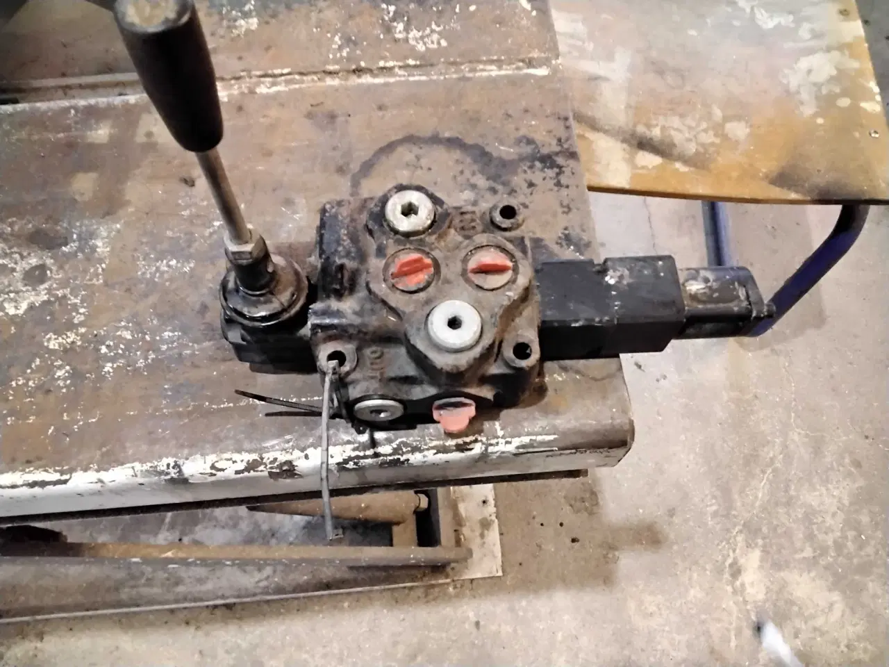 Billede 1 - Hydraulic  ventil  dobbelt virker 