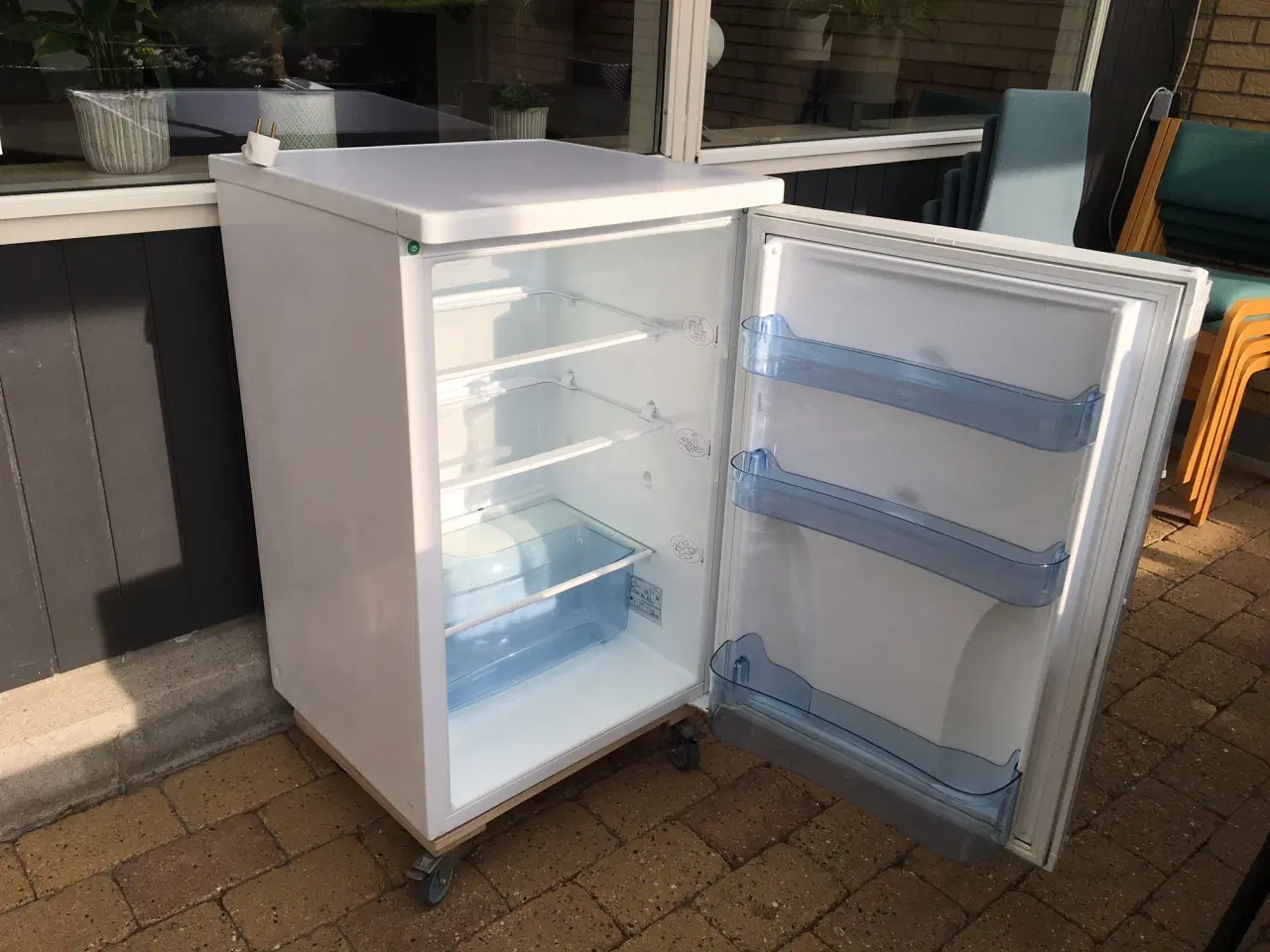 Billede 5 - Køleskab GRAM 400 kr