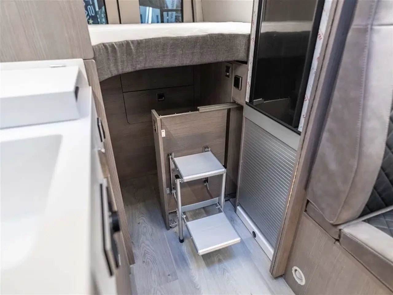 Billede 28 - 0 - FURGOK   Langsgående senge og cykel garage på 6 meter!