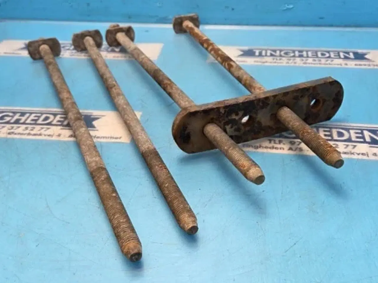 Billede 3 - New Holland 8340 Frontvægt Pin Sæt 801777536