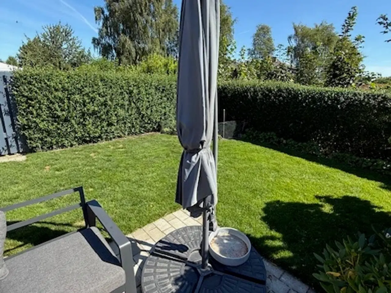 Billede 1 - God hængeparasol, diameter 3 m. sælges
