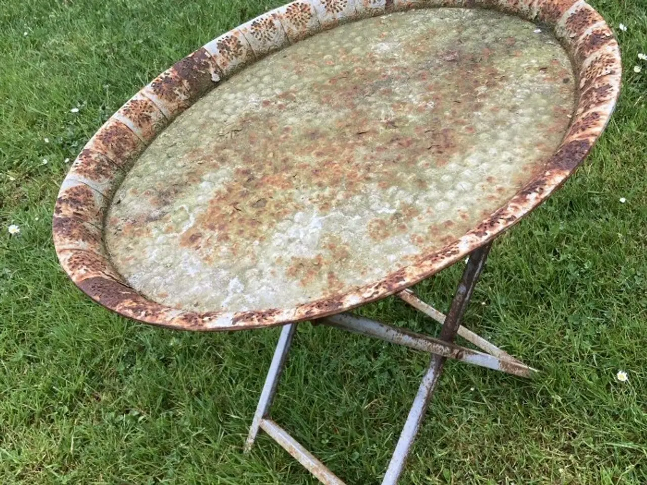 Billede 1 - Ovalt klapbord – metal – med patina 