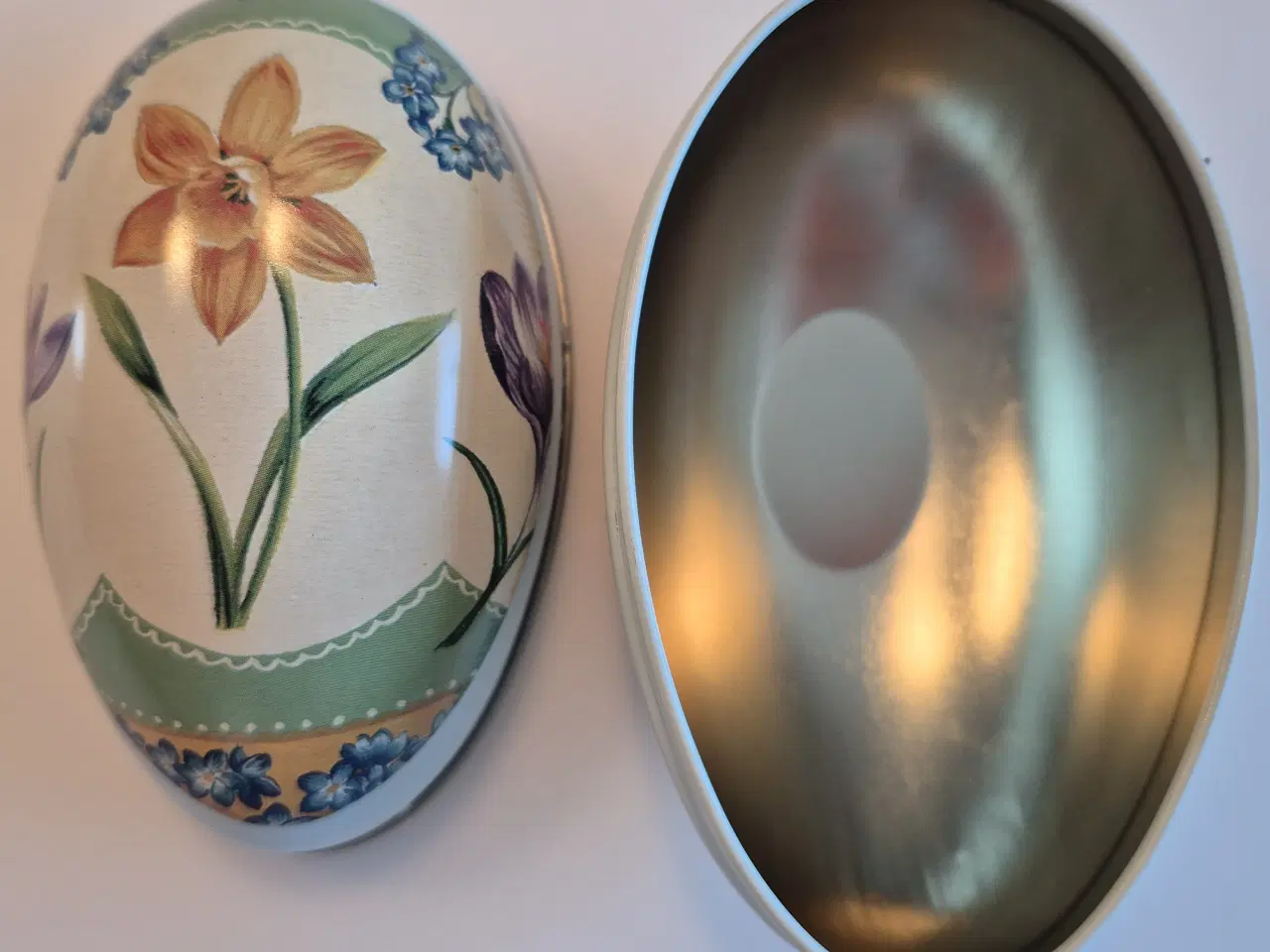 Billede 3 - Sælges stykvis: Flotte nostalgiske påskeæg i metal