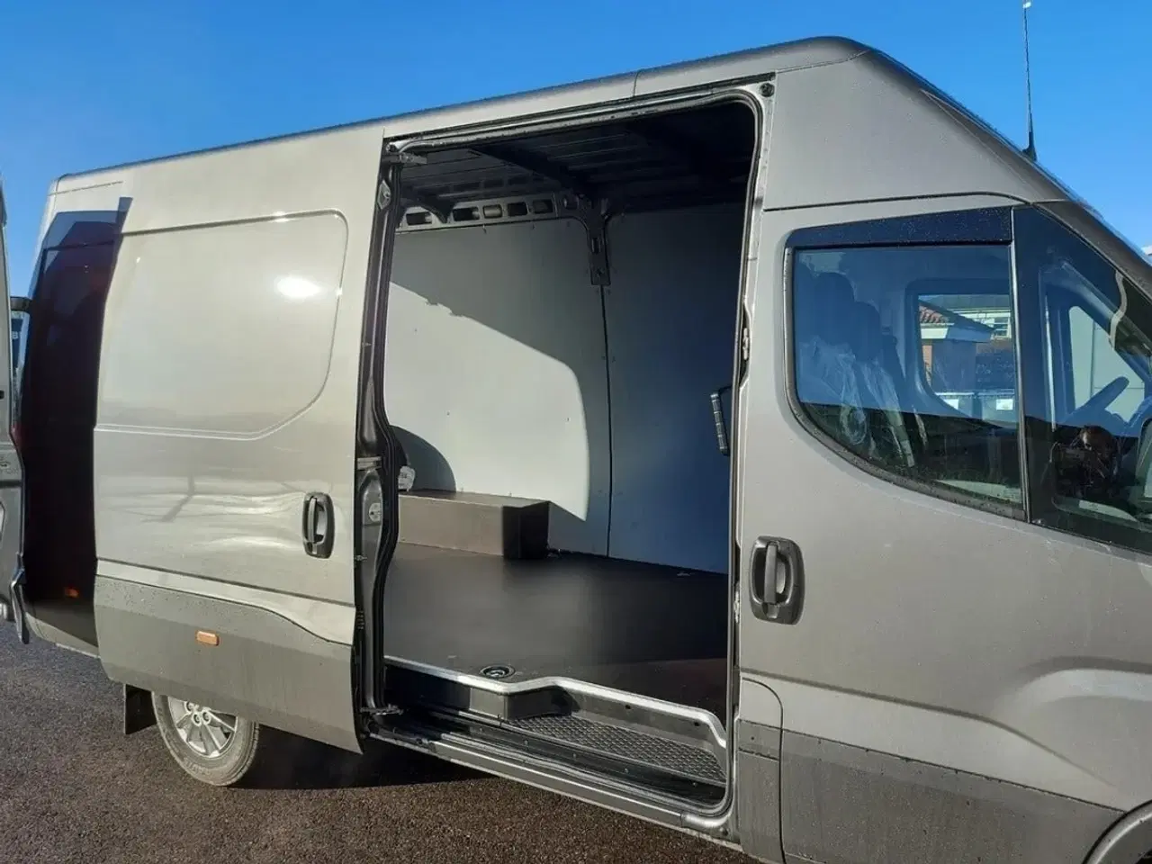 Billede 10 - Iveco Daily 3,0 35S21 12m³ Van AG8