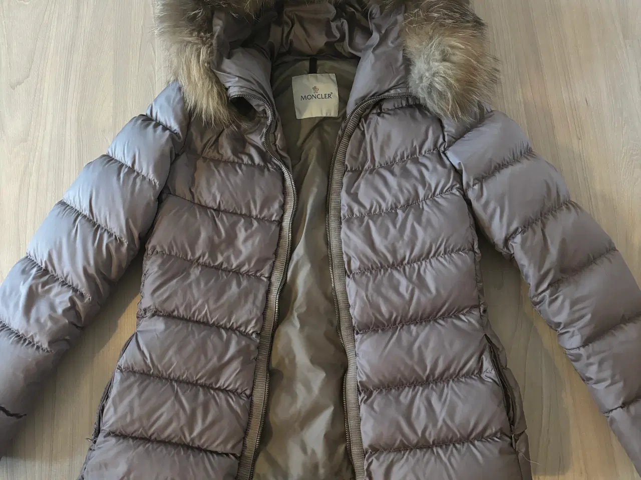 Billede 1 - moncler jakke. Str XS (lille i størrelsen) 