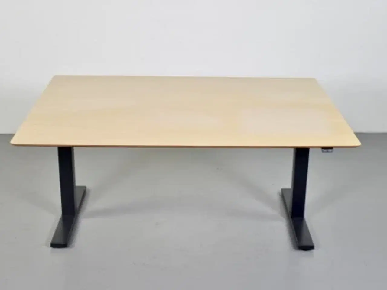 Billede 1 - Scan office hæve-/sænkebord med birkefiner, 150 cm.