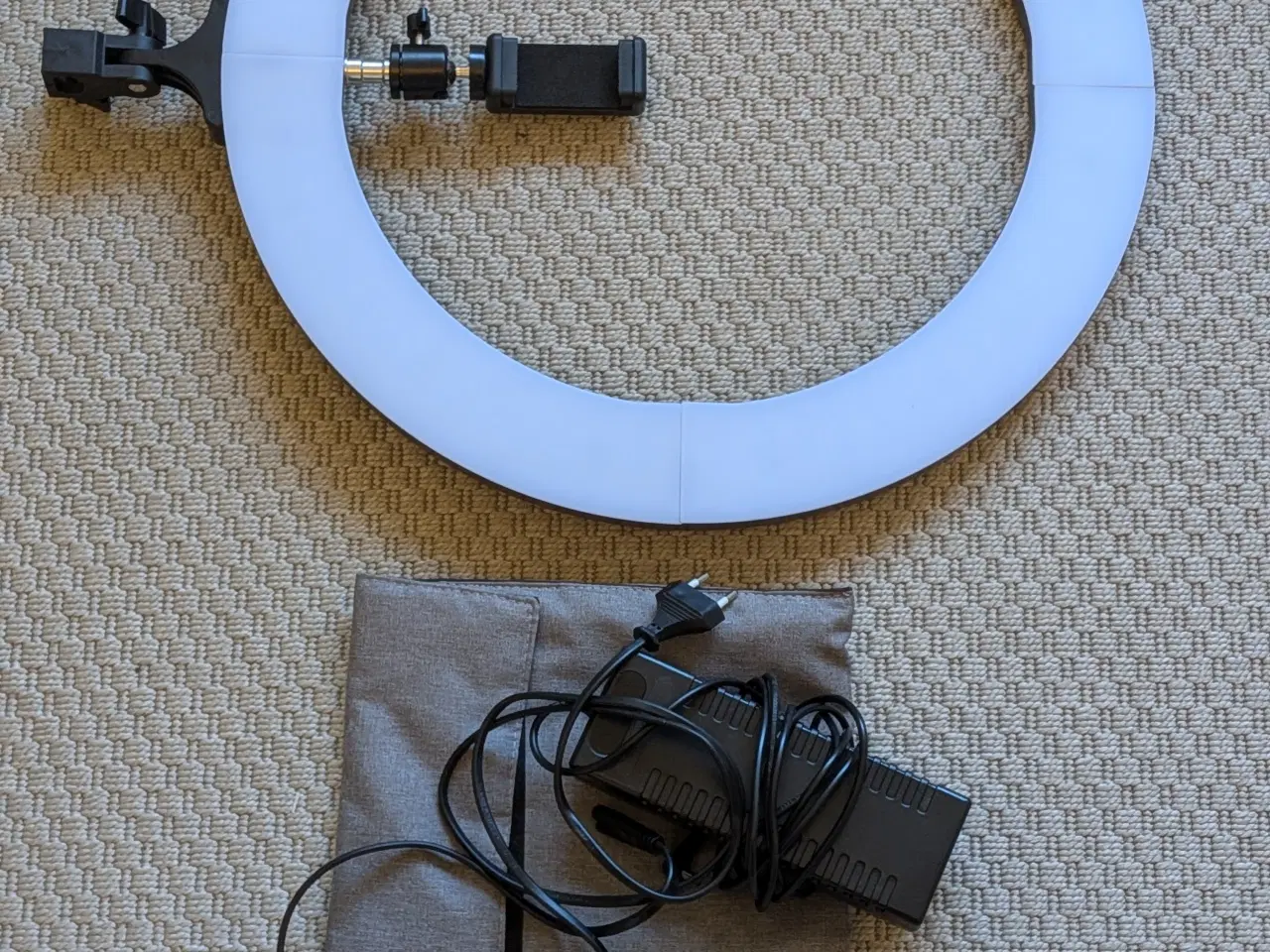 Billede 1 - UBRUGT Nanlite Halo 18 Ringlys + Hama lysstativ