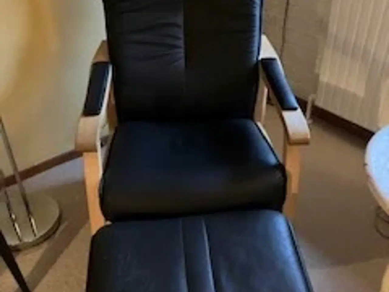 Billede 1 - Hvilestol i sort Læder