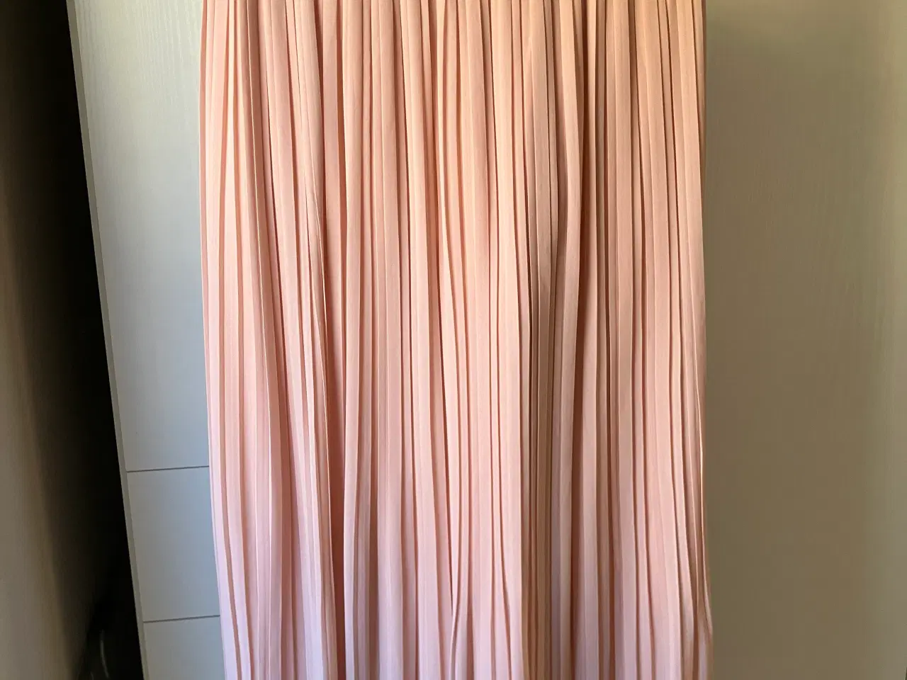 Billede 1 - Smuk og ubrugt Vila rosa nederdel, str. 40