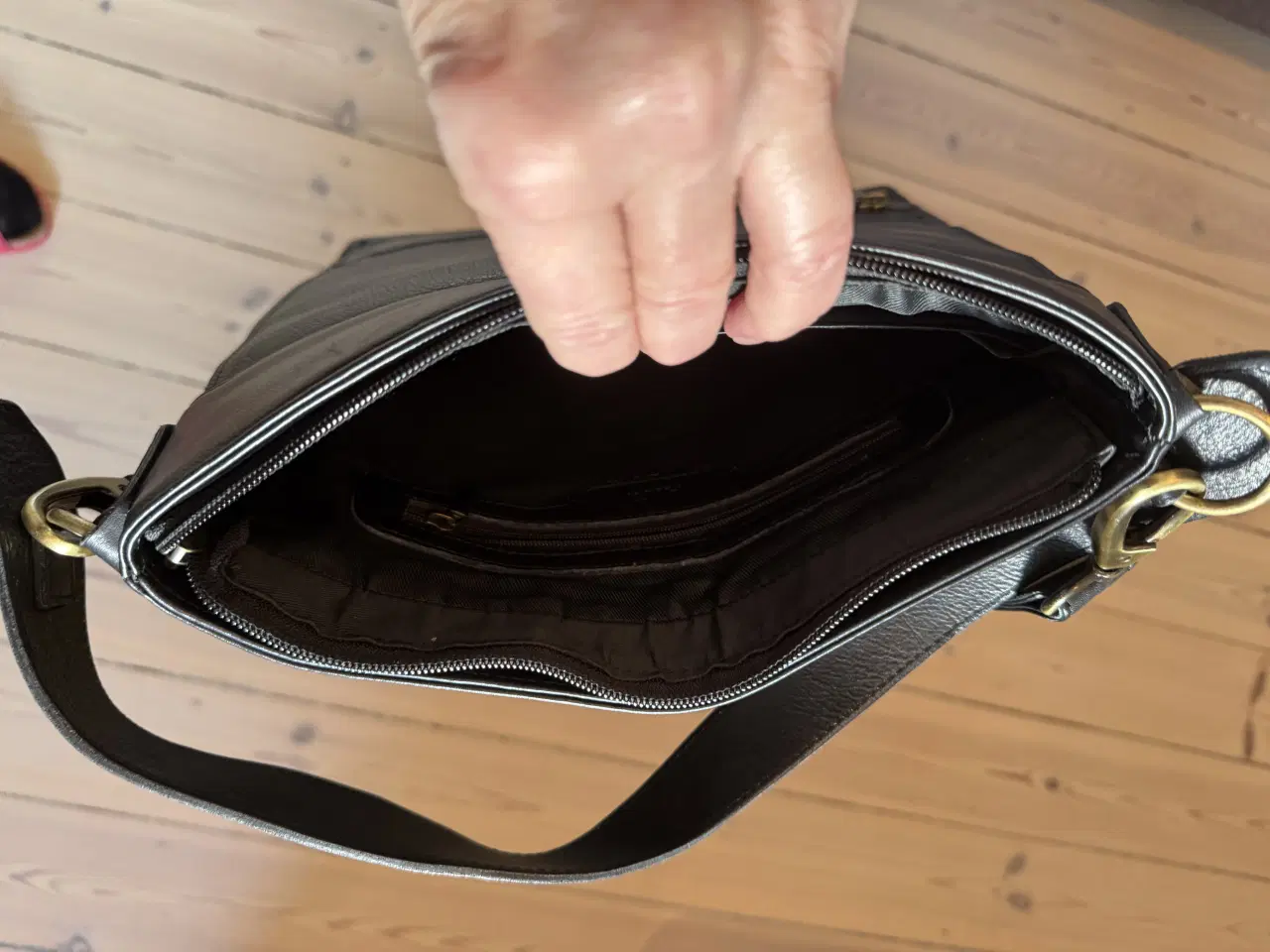 Billede 4 - Taske i sort skind
