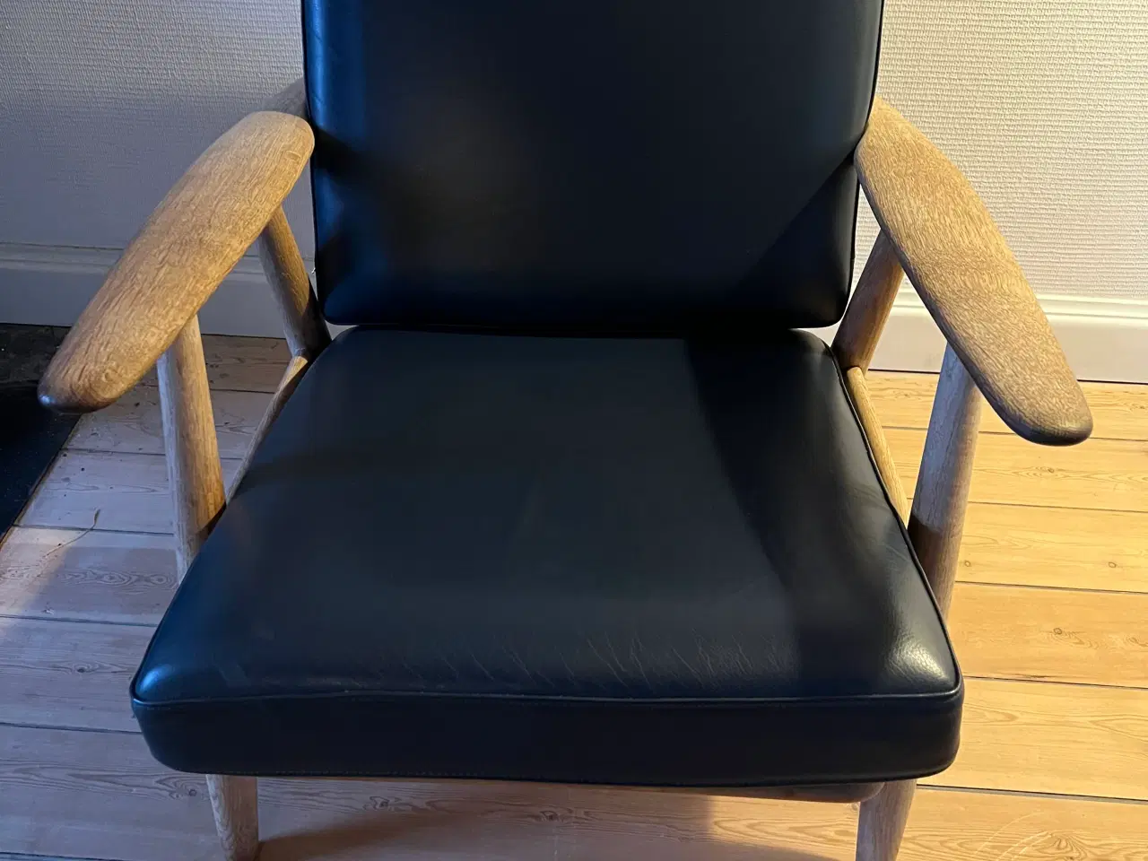 Billede 1 - Hans J Wegner GE 240, lænestol 3 år gl læderhynder