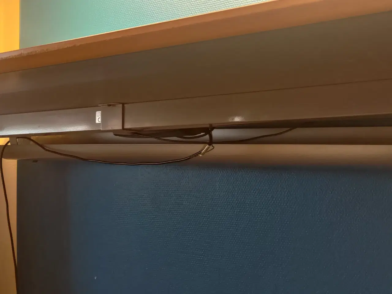 Billede 5 - Kinnarps elektrisk højdejusterbar skrivebord 
