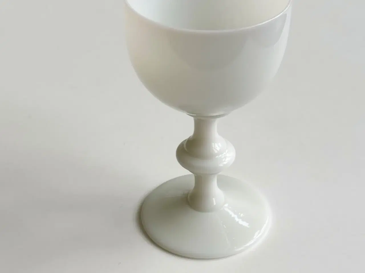 Billede 4 - Vinglas, hvid opalineglas