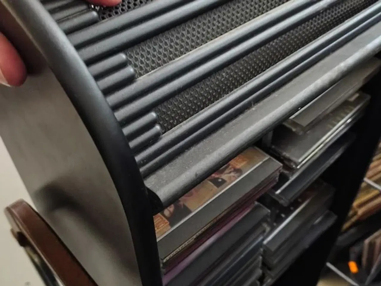 Billede 2 - Tre CD-racks. CD'ere medfølger