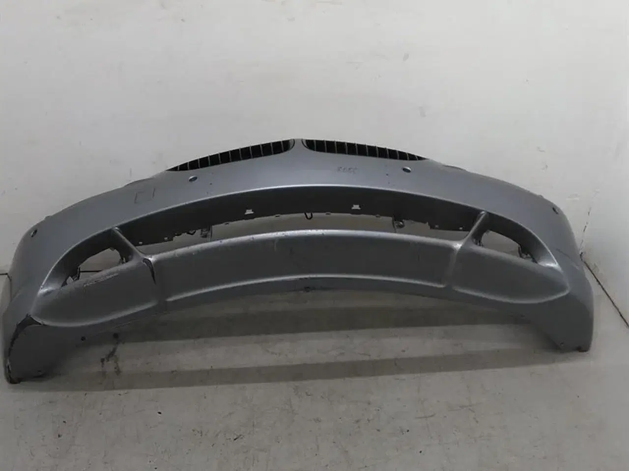 Billede 5 - Forkofanger-skal A08 silber-grau metallic K19018 BMW E63 E64