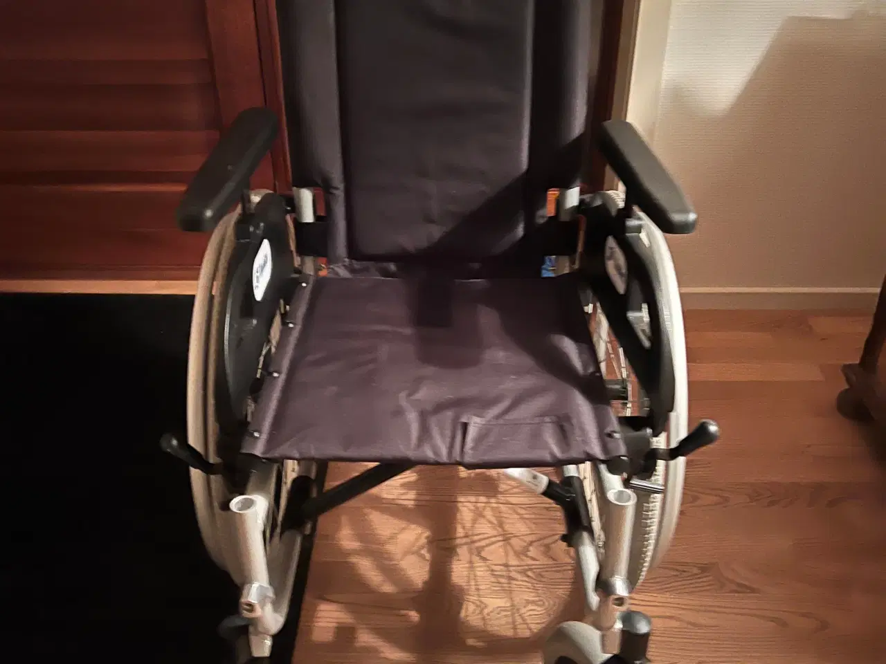 Billede 1 - BeloCare kørestol