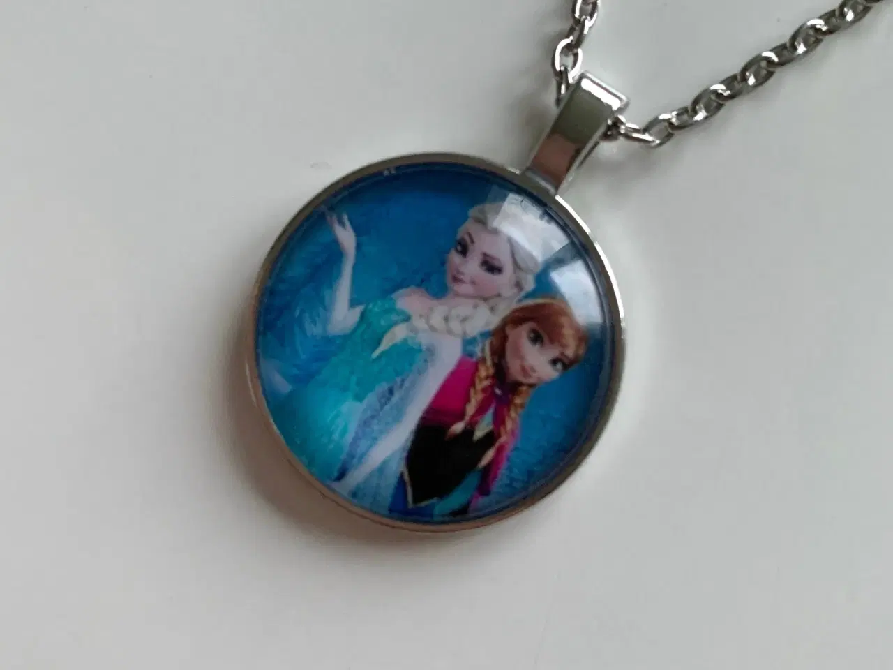Billede 7 - Frost halskæde med Elsa og Anna fra Frost