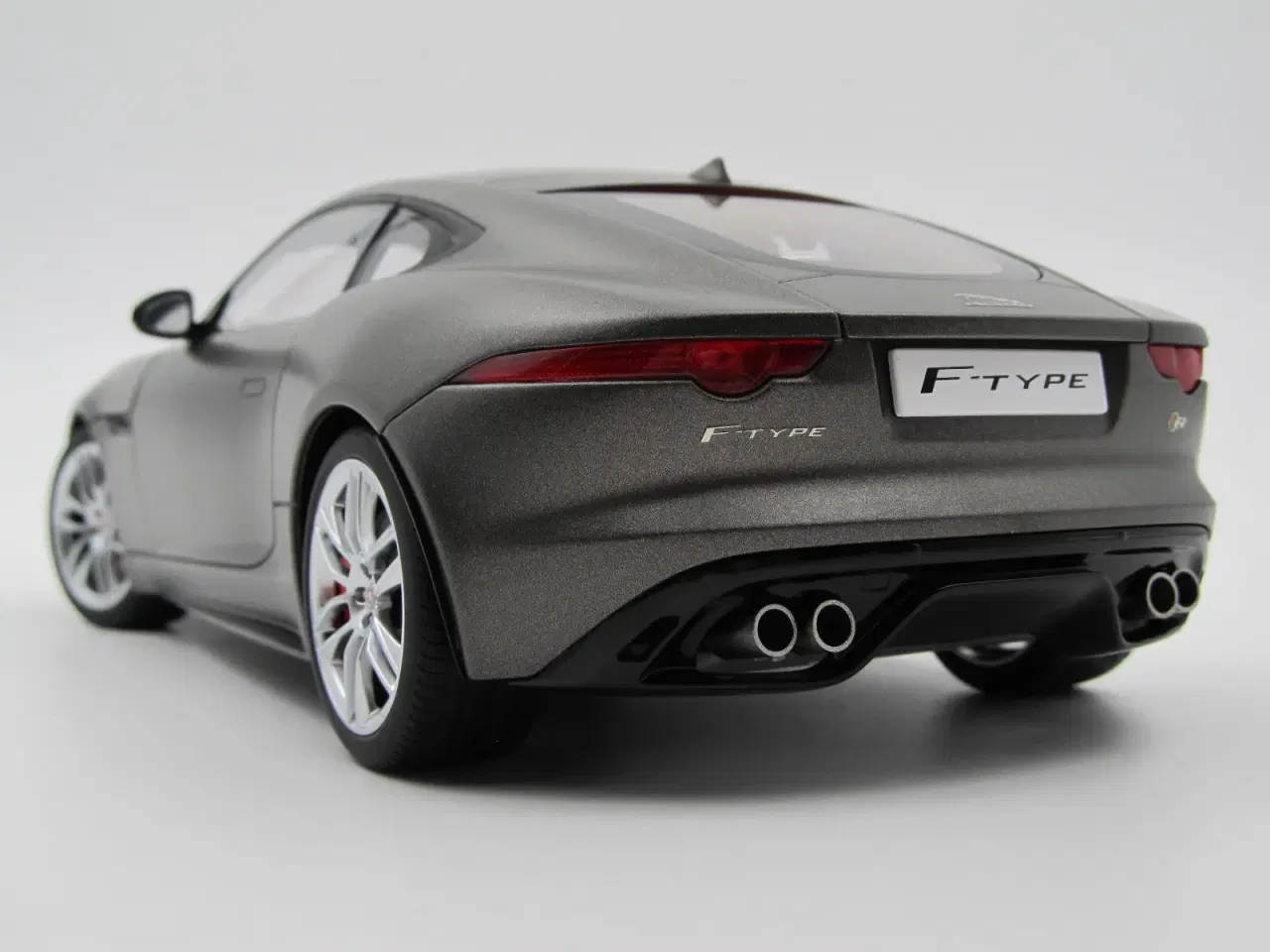 Billede 8 - 2015 Jaguar F-Type R - AUTOart - 1:18