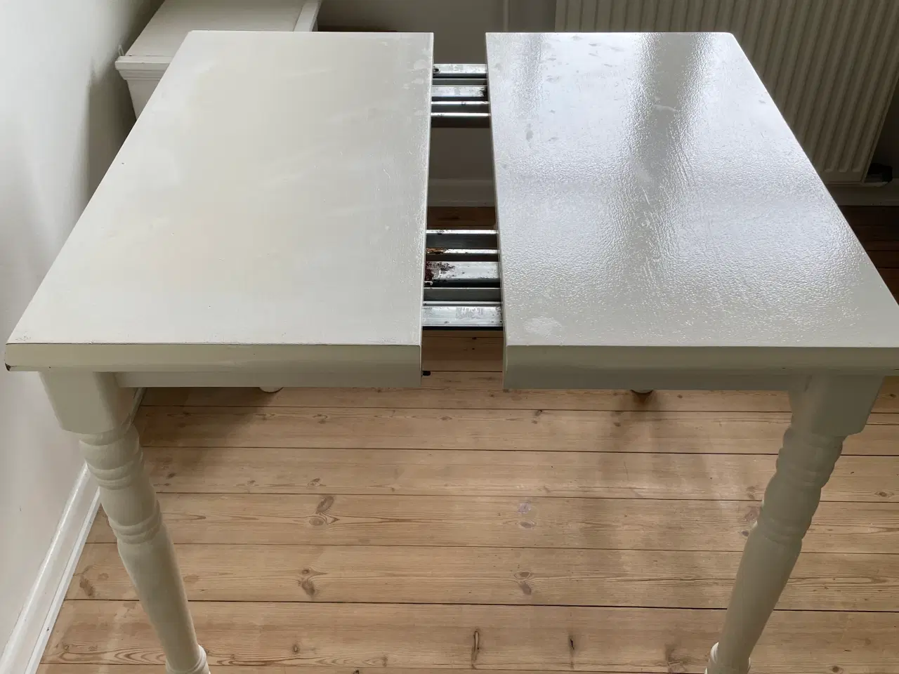 Billede 1 - Spisebord med tillægsplader