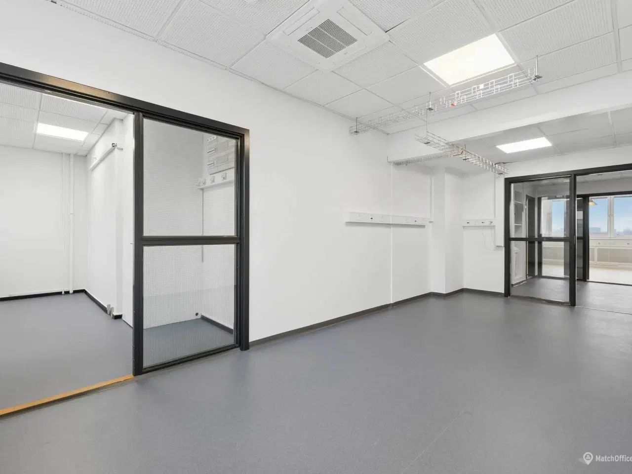 Billede 11 - Moderne og lyst laboratorium med kontor tæt på metro