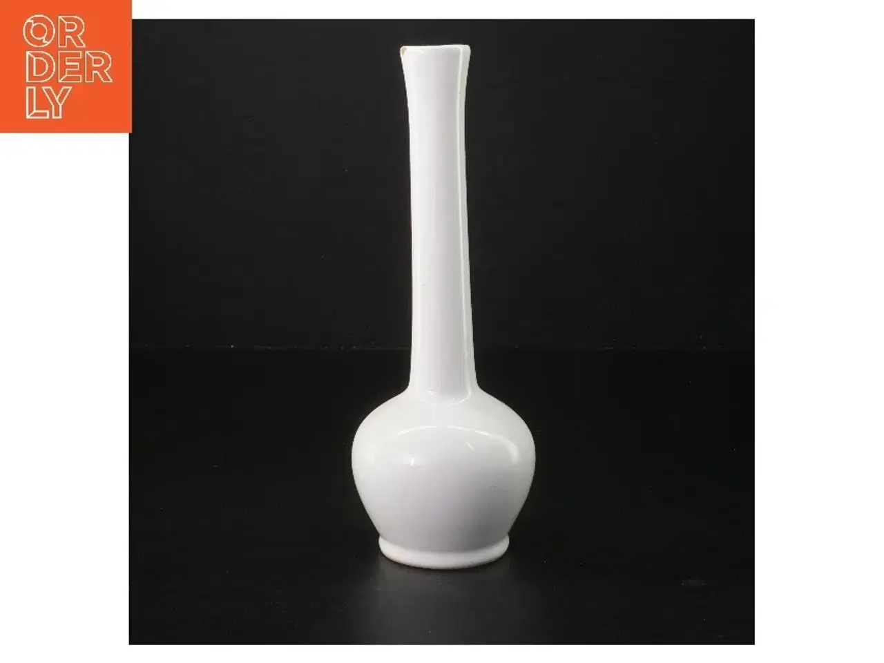 Billede 1 - Hvid smal vase (str. 22 cm)