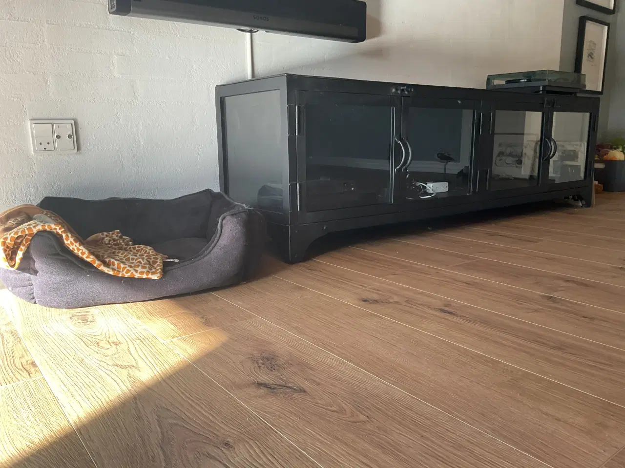 Billede 3 - Super flot Langt vitrineskab i jern