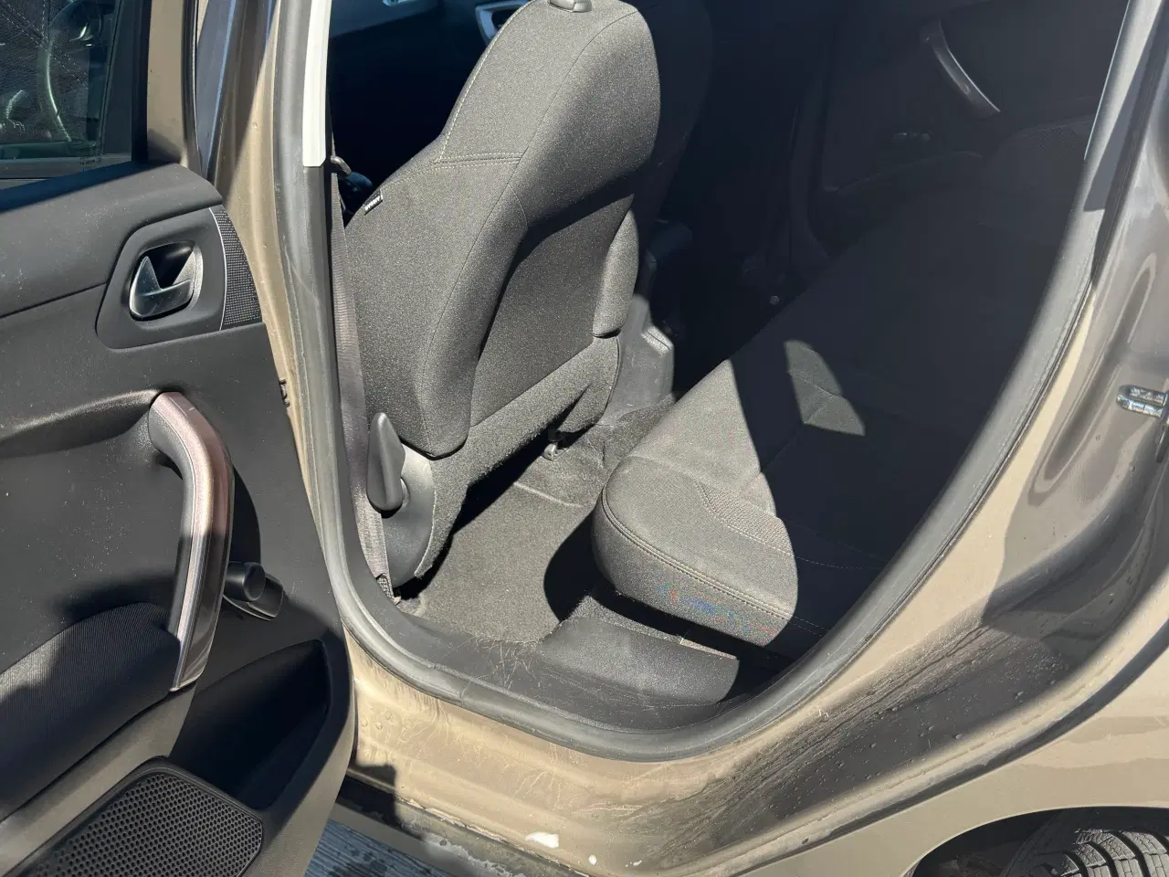 Billede 7 - Flot velholdt nysynet Peugeot 2008 1.6 Ehdi