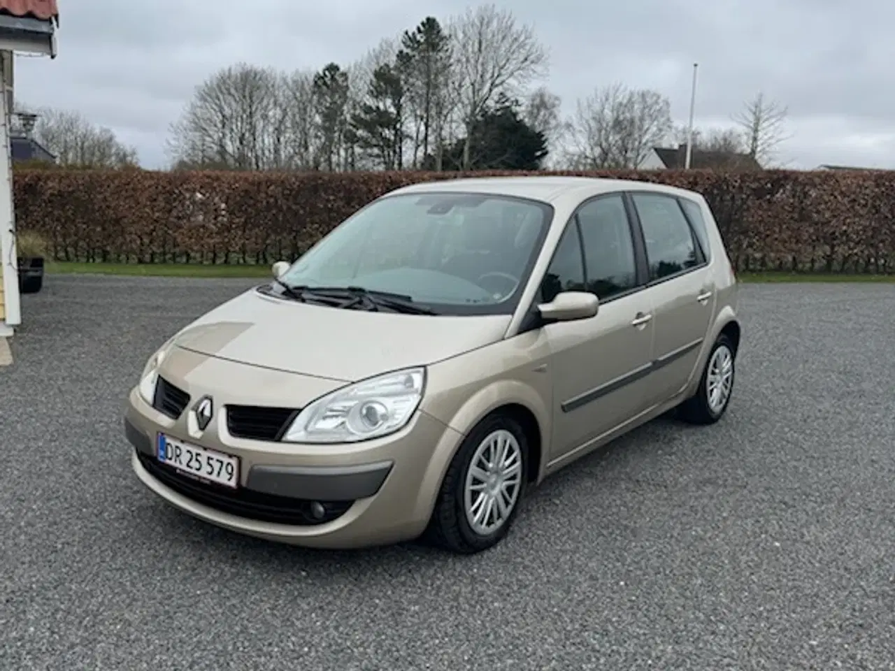 Billede 1 - Billig familiebil 