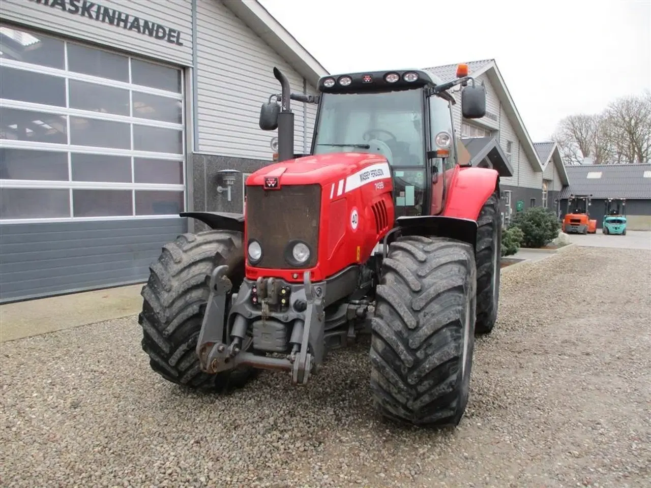 Billede 10 - Massey Ferguson 7499 Dyna VT med 4stk fabriksnye dæk til. Den er med frontlift, affejederet foraksel og affejederet kabine på