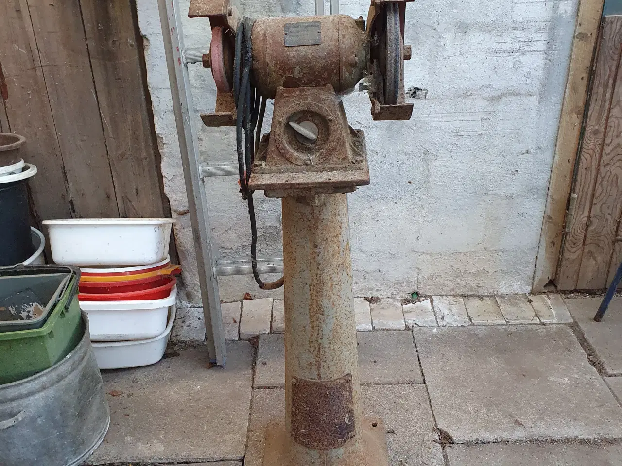 Billede 1 - Slibe sten på metal søjle