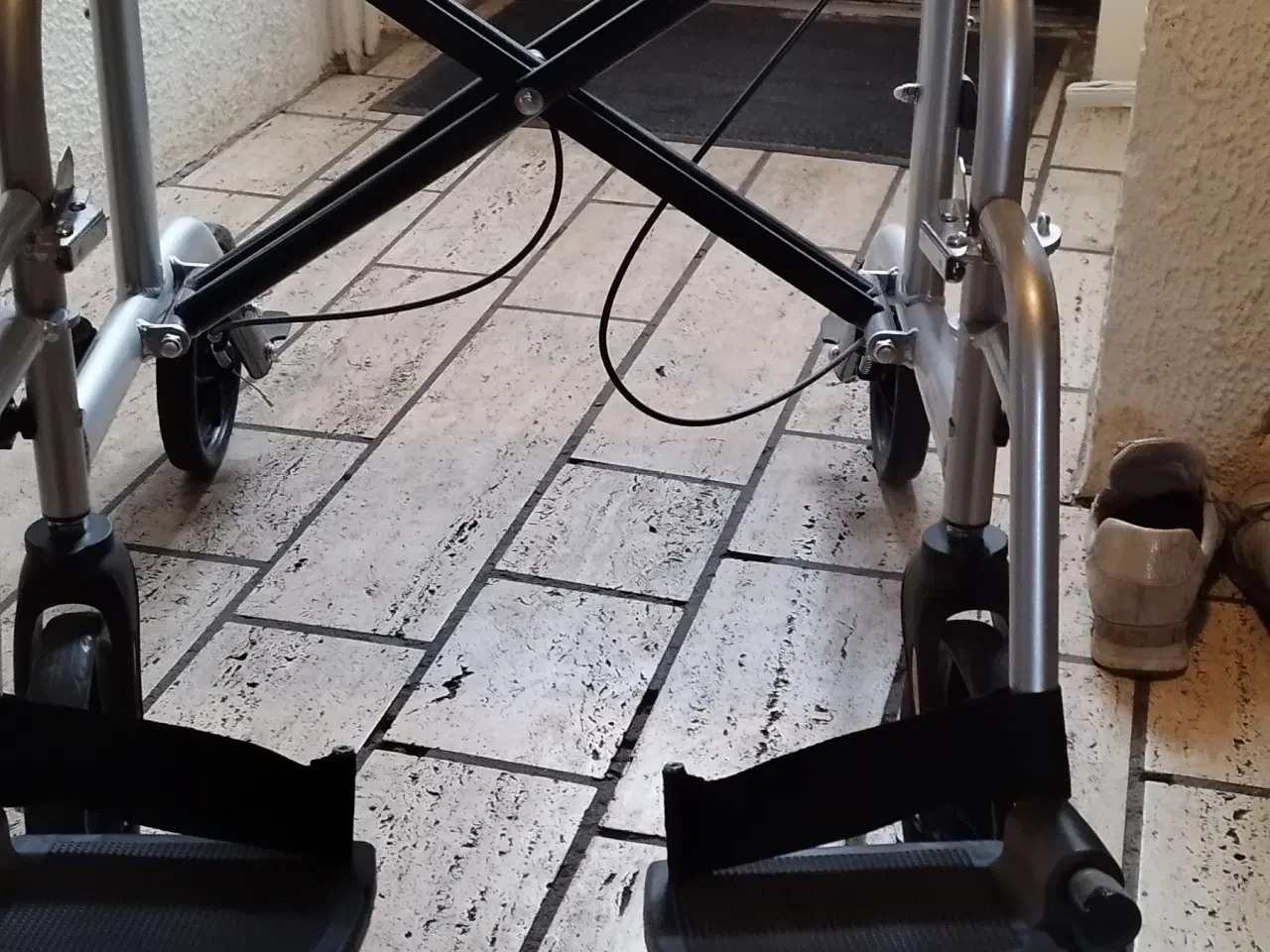 Billede 1 - Kombineret rollator/kørestol