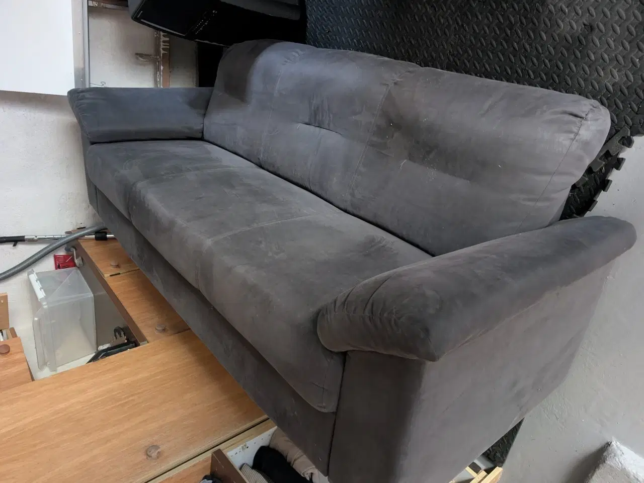 Billede 1 - Sofa i rengøringsvenligt gråt stof
